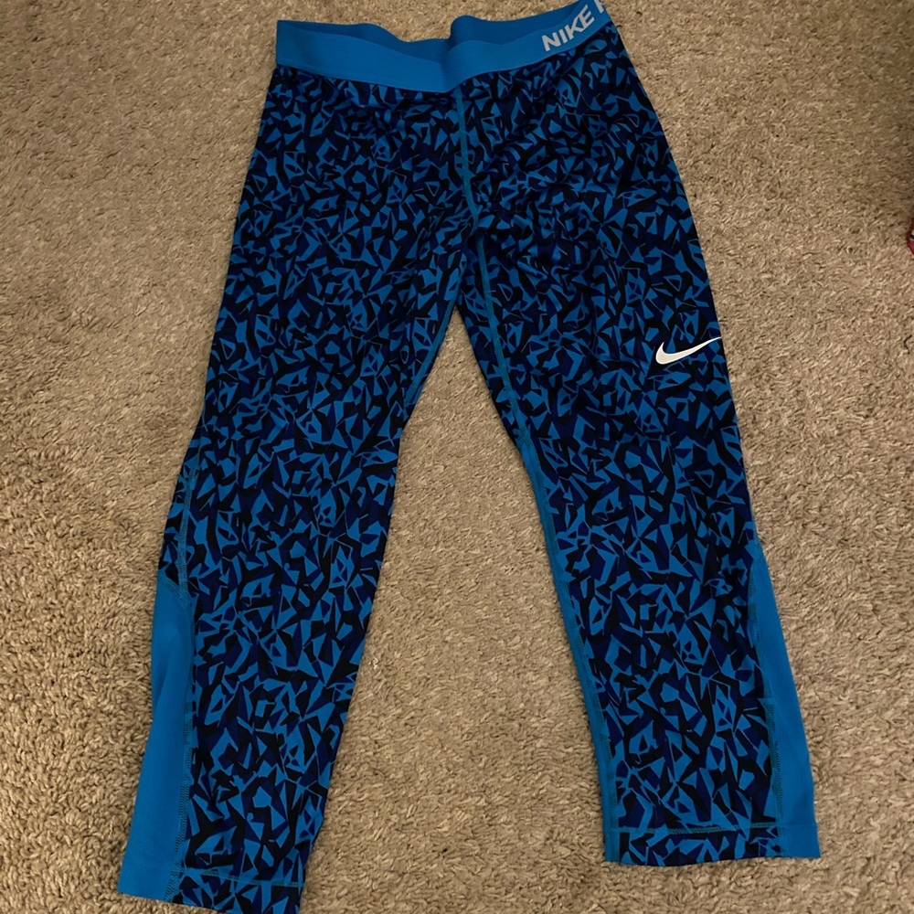 Nike large crop leggings
